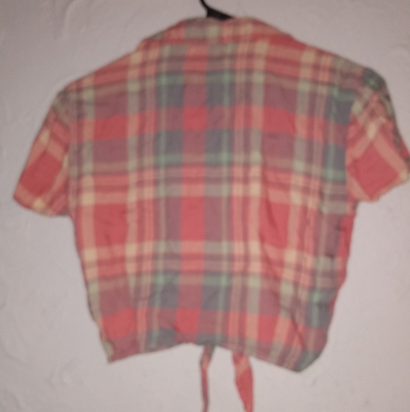 A Pail red and green crop top flannel size small and it's pull&bear - Picture 2 of 3